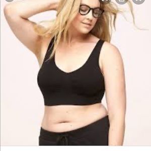 Black longline seamless sports bra